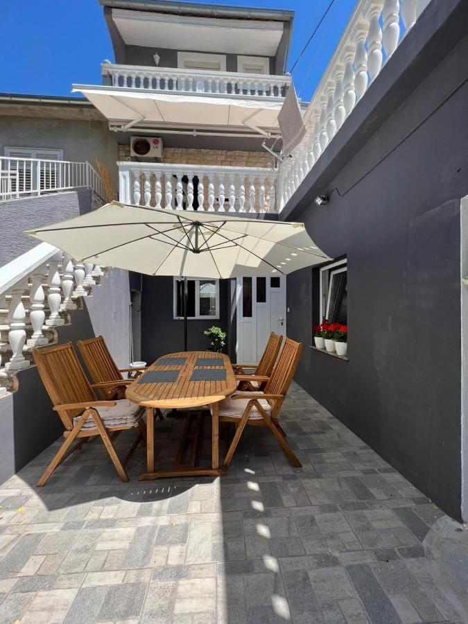 Apartman Robi Lägenhet Zadar Exteriör bild